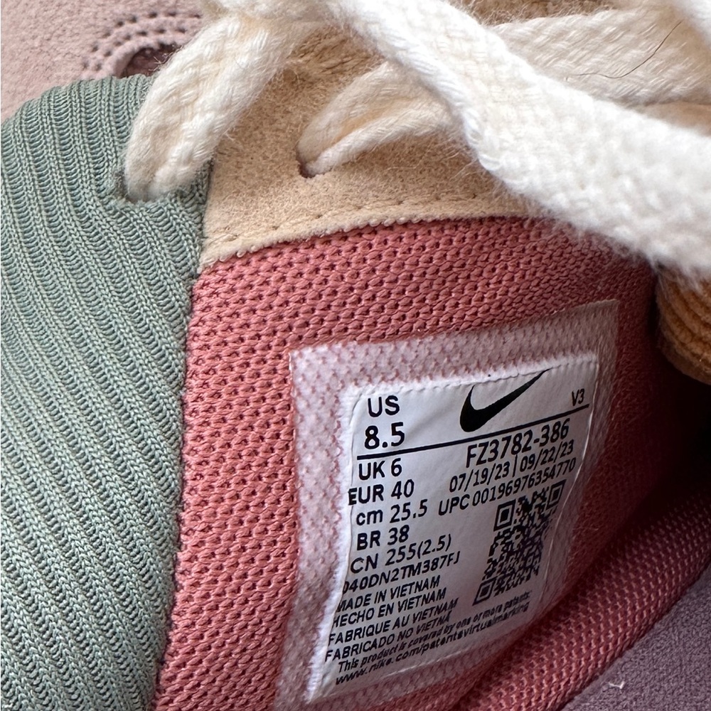 Nike Air Force 1 '07 LX Sneaker (Women Size 8.5)
Oil Green/Terra Blush NWOT - Picture 4 of 6
